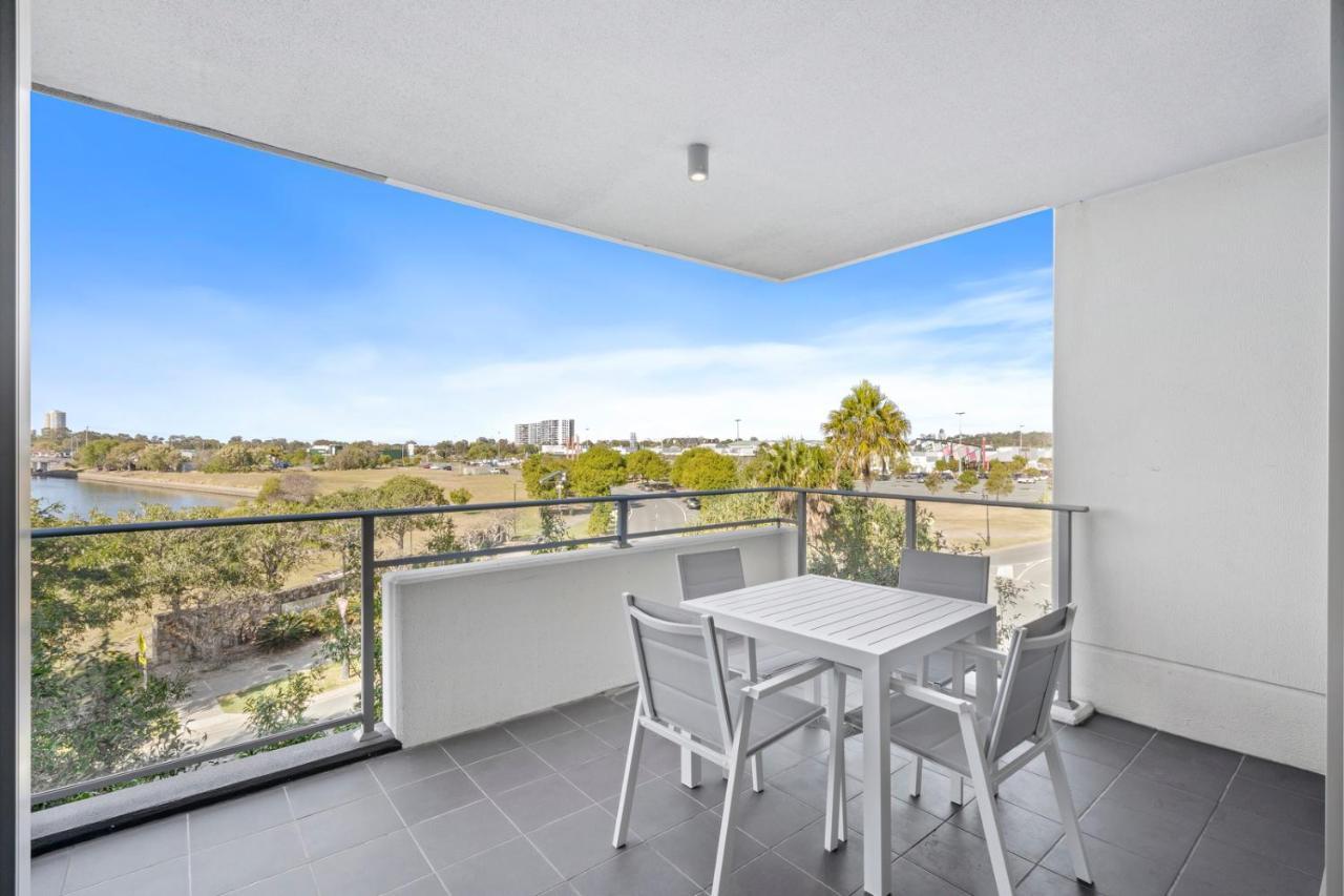 Harbour Quays Apartments Gold Coast Exterior photo